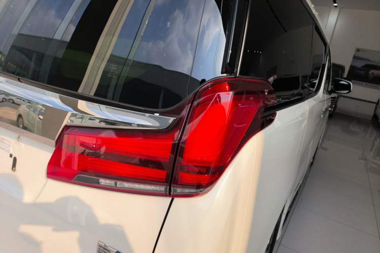 Used Toyota Alphard 2023 Dual-Motor 2.5L Premium Golden Edition Exterior 3