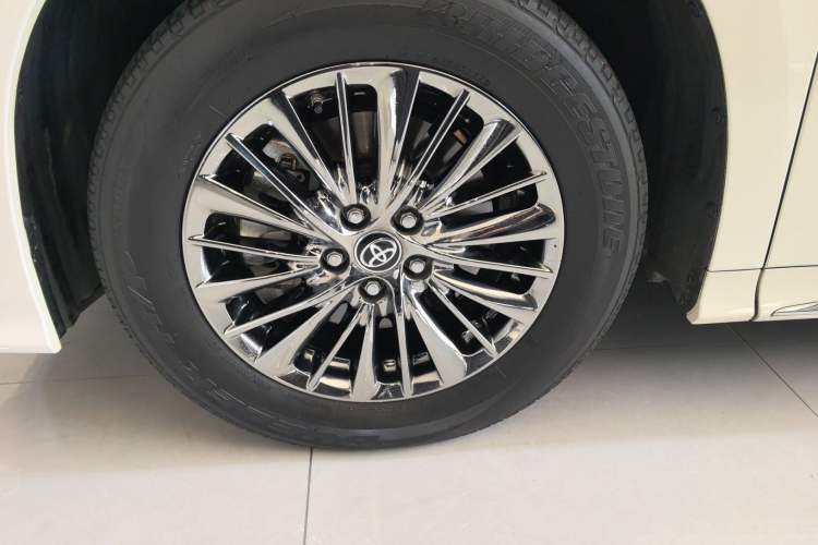 Used Toyota Alphard 2023 Dual-Motor 2.5L Premium Golden Edition Exterior 4