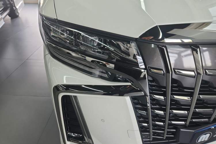 Used Toyota Alphard 2023 Dual-Motor 2.5L Premium Golden Edition Exterior 5
