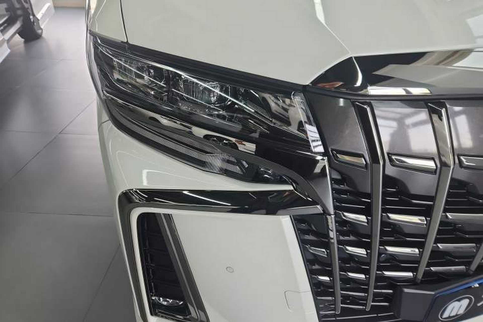 Used Toyota Alphard 2023 Dual-Motor 2.5L Premium Golden Edition Exterior 5