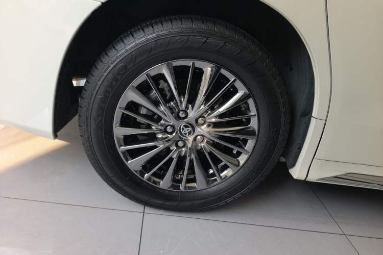 Used Toyota Alphard 2023 Dual-Motor 2.5L Premium Golden Edition Exterior 5