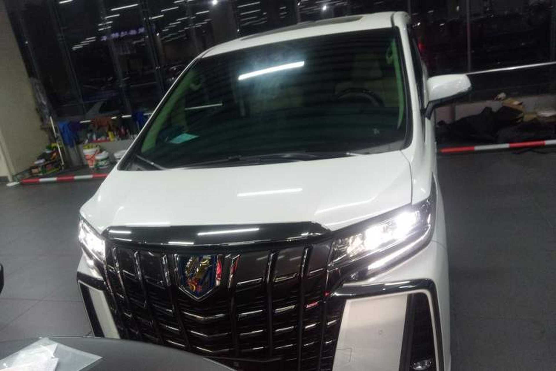 Used Toyota Alphard 2023 Dual-Motor 2.5L Premium Golden Edition Front