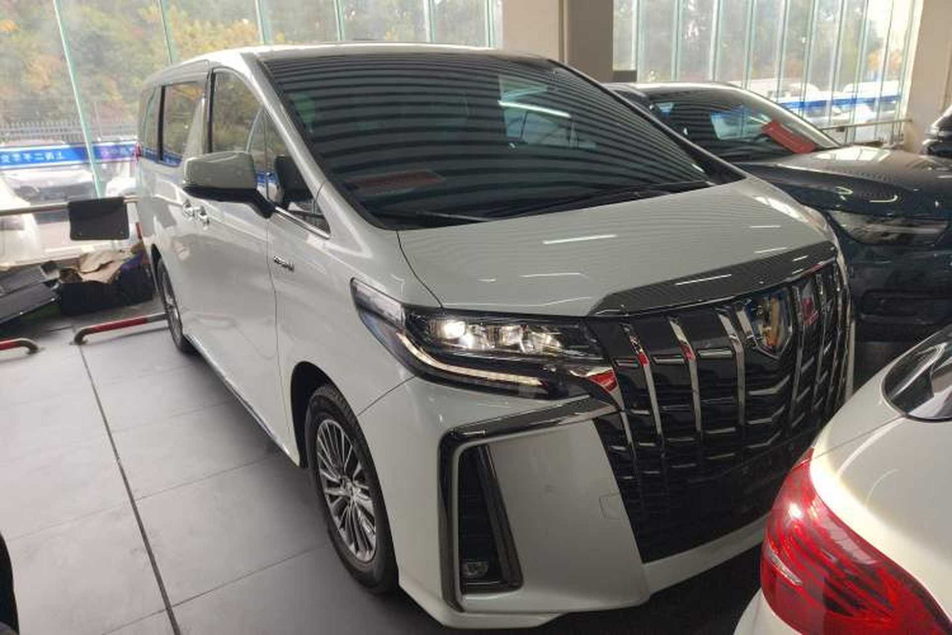 Used Toyota Alphard 2023 Dual-Motor 2.5L Premium Golden Edition Front Right 45 Deg