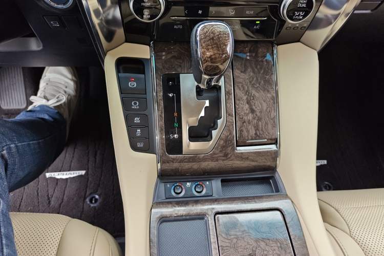 Used Toyota Alphard 2023 Dual-Motor 2.5L Premium Golden Edition Gear Lever