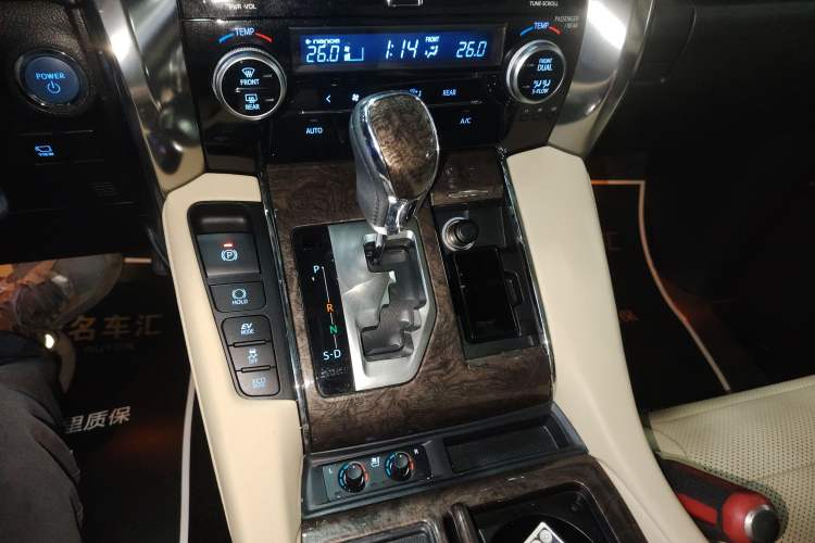 Used Toyota Alphard 2023 Dual-Motor 2.5L Premium Golden Edition Gear Lever
