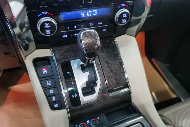 Used Toyota Alphard 2023 Dual-Motor 2.5L Premium Golden Edition Gear Lever