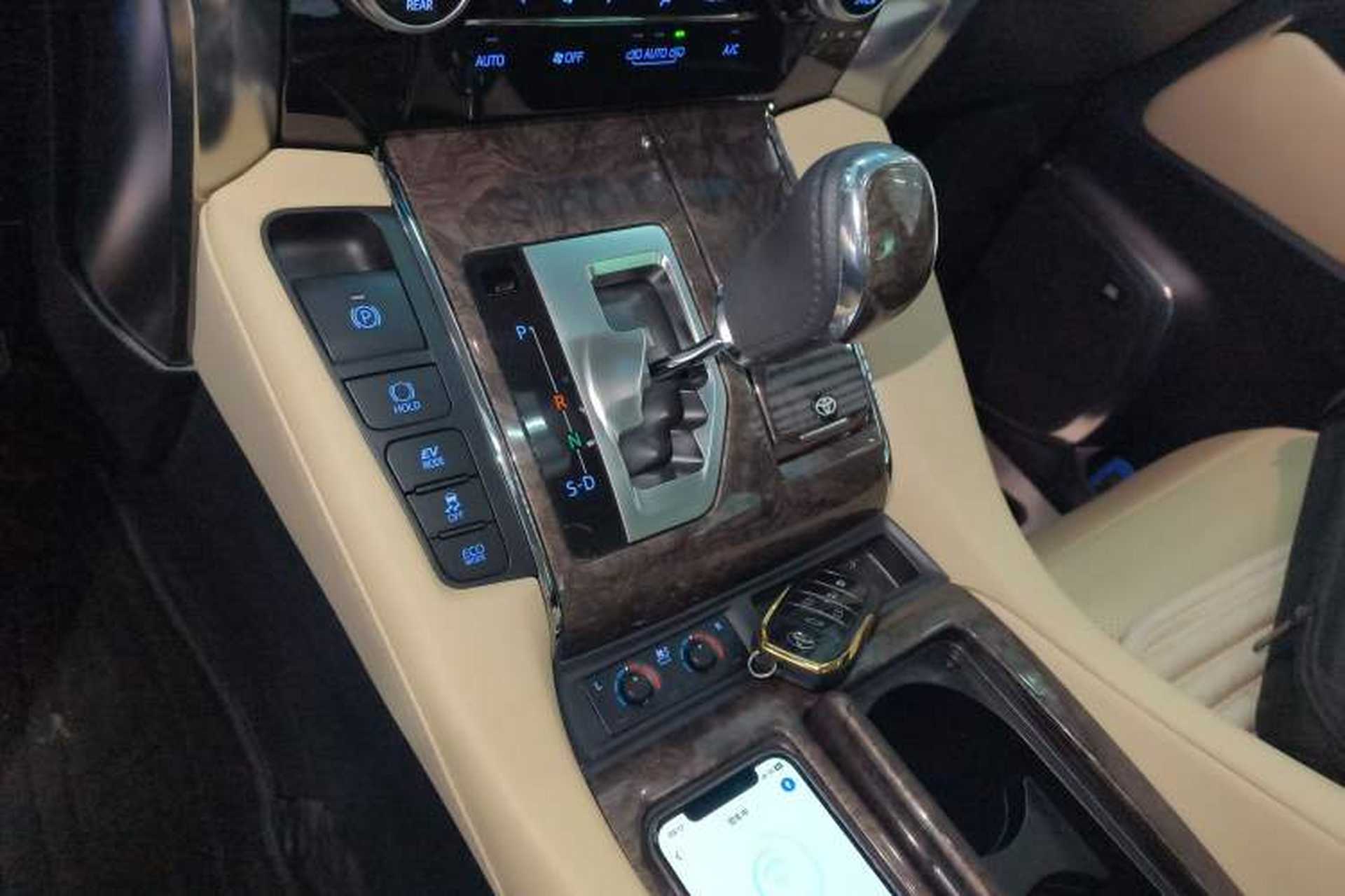 Used Toyota Alphard 2023 Dual-Motor 2.5L Premium Golden Edition Gear Lever