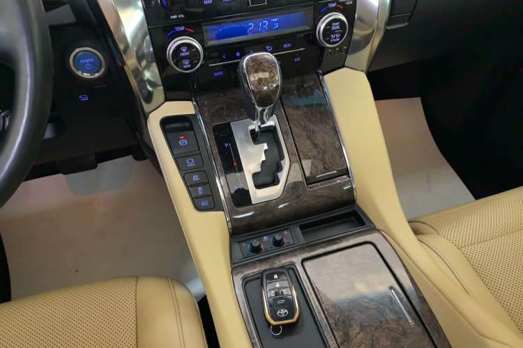 Used Toyota Alphard 2023 Dual-Motor 2.5L Premium Golden Edition Gear Lever