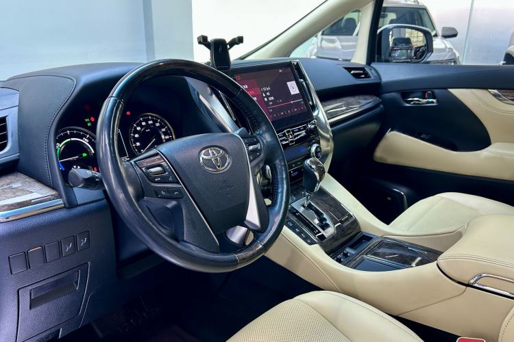 Used Toyota Alphard 2023 Dual-Motor 2.5L Premium Golden Edition Interior 1