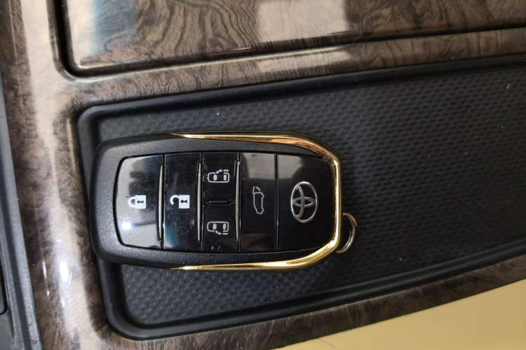 Used Toyota Alphard 2023 Dual-Motor 2.5L Premium Golden Edition Interior 1