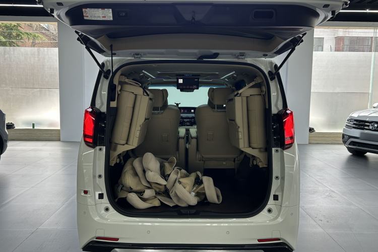 Used Toyota Alphard 2023 Dual-Motor 2.5L Premium Golden Edition Interior 2