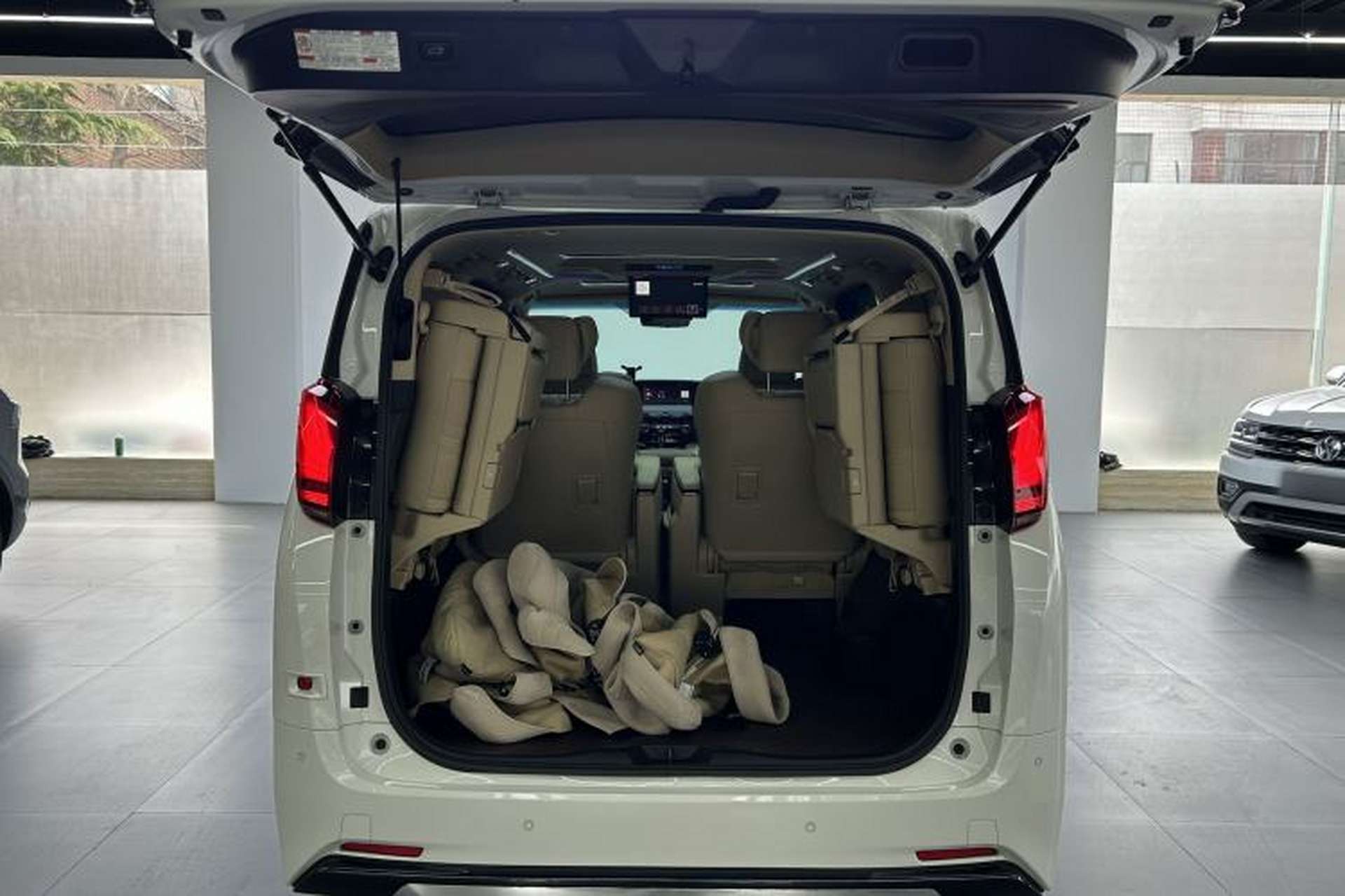 Used Toyota Alphard 2023 Dual-Motor 2.5L Premium Golden Edition Interior 2