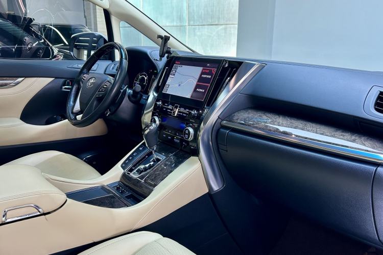 Used Toyota Alphard 2023 Dual-Motor 2.5L Premium Golden Edition Interior 3