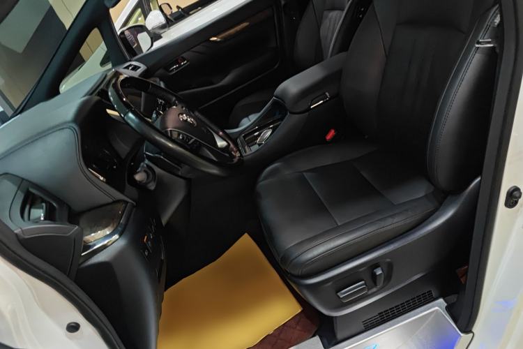 Used Toyota Alphard 2023 Dual-Motor 2.5L Premium Golden Edition Left Front Seat