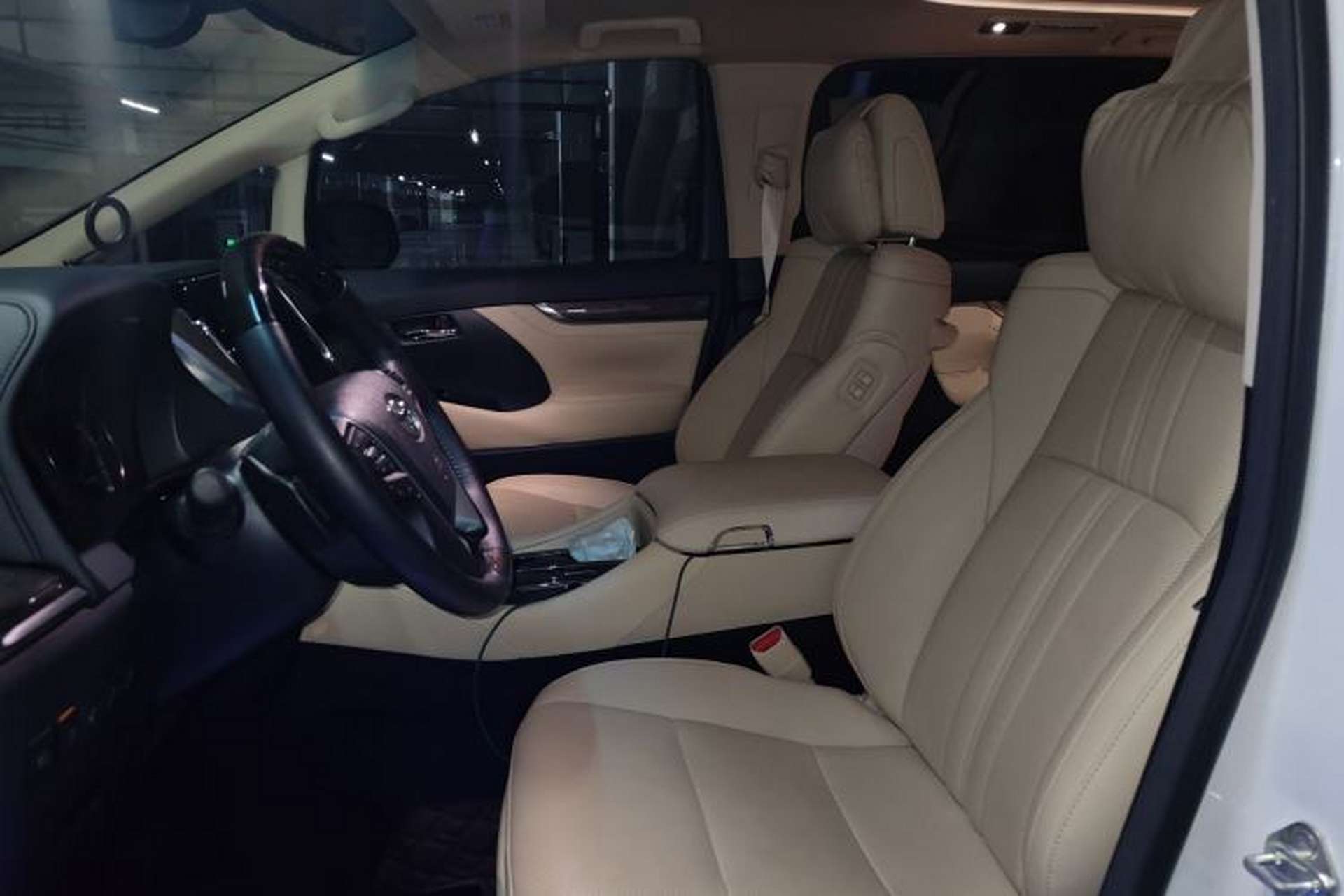 Used Toyota Alphard 2023 Dual-Motor 2.5L Premium Golden Edition Left Front Seat
