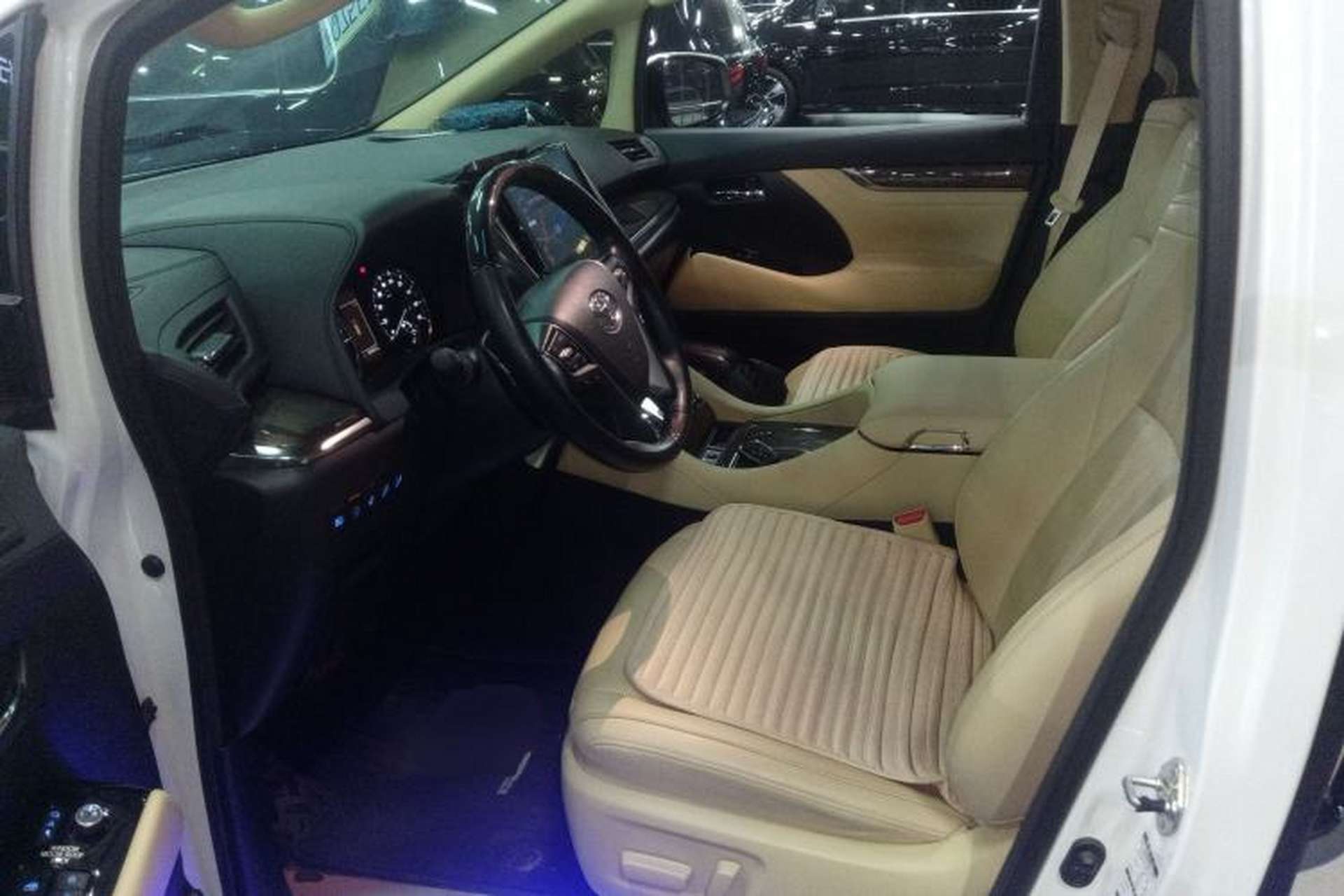 Used Toyota Alphard 2023 Dual-Motor 2.5L Premium Golden Edition Left Front Seat