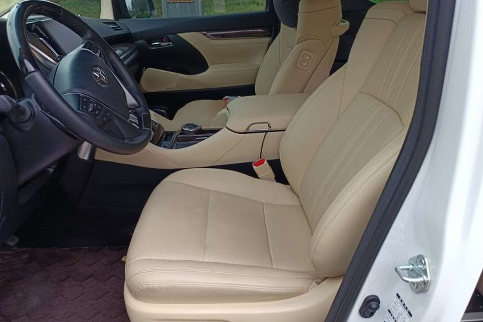 Used Toyota Alphard 2023 Dual-Motor 2.5L Premium Golden Edition Left Front Seat