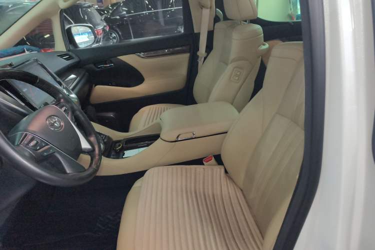 Used Toyota Alphard 2023 Dual-Motor 2.5L Premium Golden Edition Left Front Seat