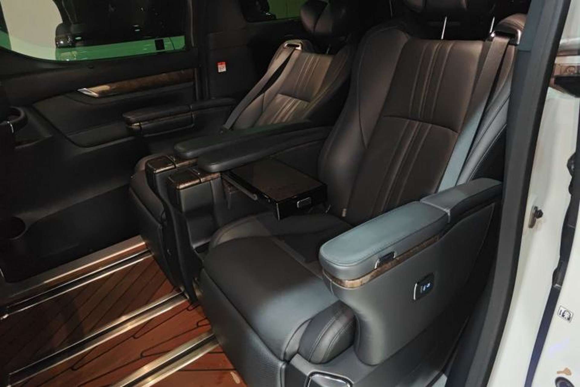 Used Toyota Alphard 2023 Dual-Motor 2.5L Premium Golden Edition Left Rear Seat