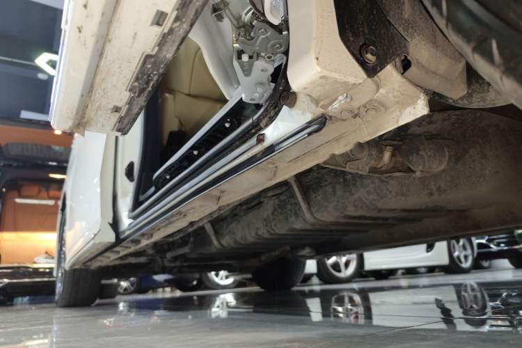 Used Toyota Alphard 2023 Dual-Motor 2.5L Premium Golden Edition Left Side Sill