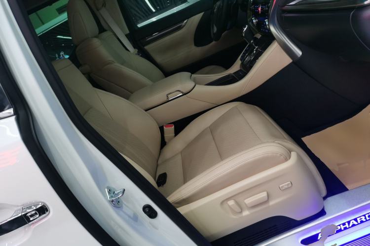 Used Toyota Alphard 2023 Dual-Motor 2.5L Premium Golden Edition Right Front Seat