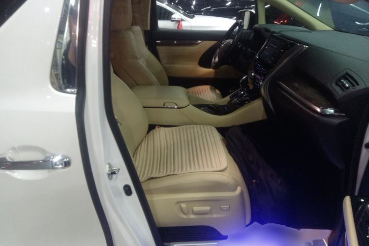 Used Toyota Alphard 2023 Dual-Motor 2.5L Premium Golden Edition Right Front Seat