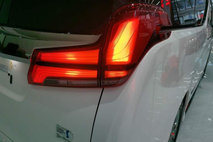 Used Toyota Alphard 2023 Dual-Motor 2.5L Premium Golden Edition Right Rear Taillight