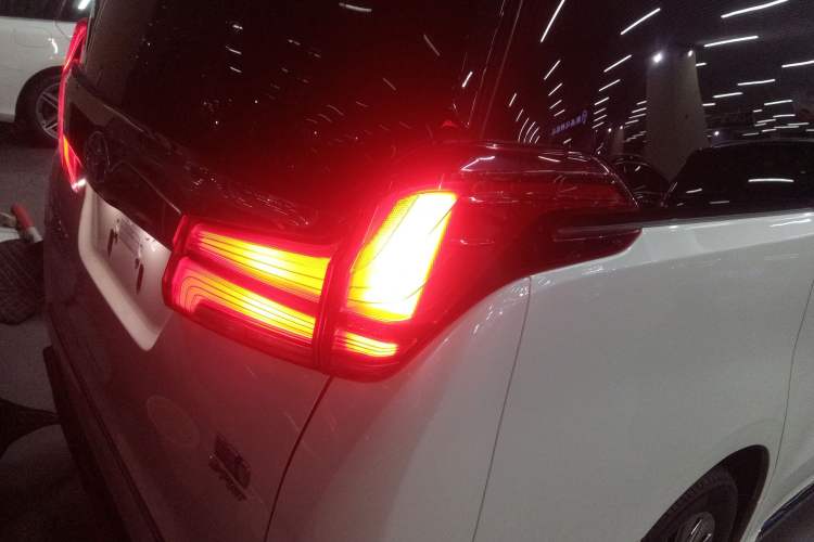 Used Toyota Alphard 2023 Dual-Motor 2.5L Premium Golden Edition Right Rear Taillight