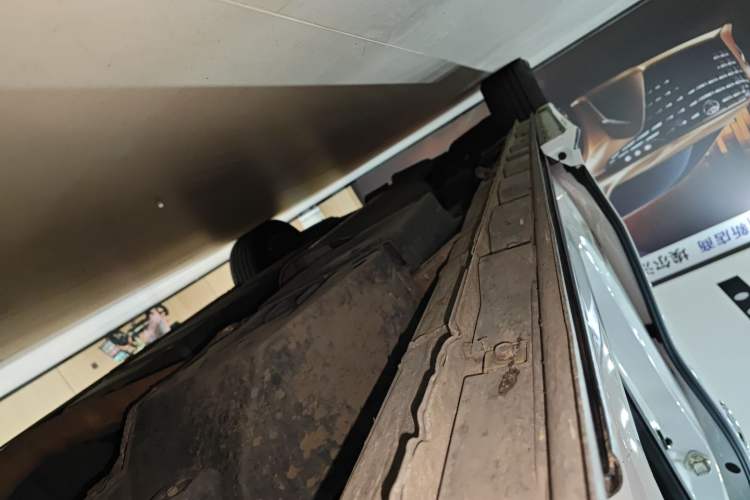 Used Toyota Alphard 2023 Dual-Motor 2.5L Premium Golden Edition Right Side Sill
