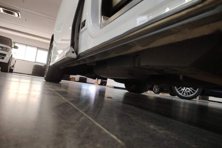 Used Toyota Alphard 2023 Dual-Motor 2.5L Premium Golden Edition Right Side Sill