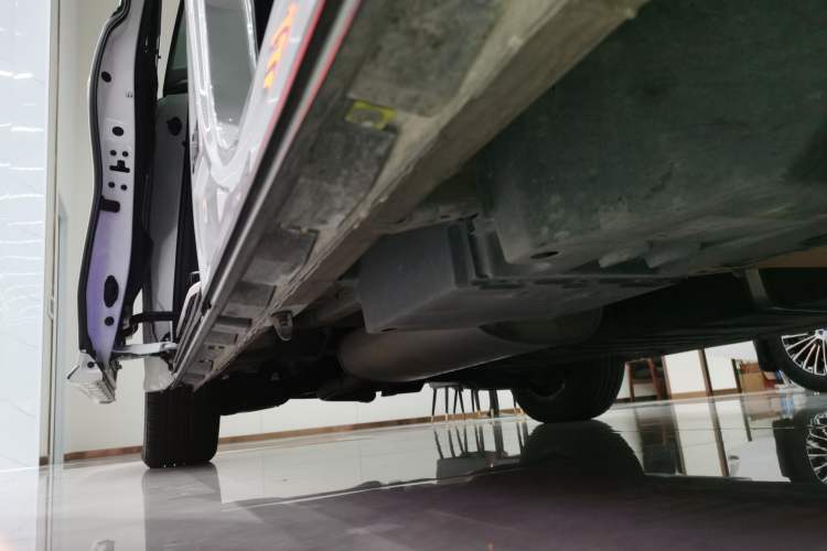 Used Toyota Alphard 2023 Dual-Motor 2.5L Premium Golden Edition Right Side Sill