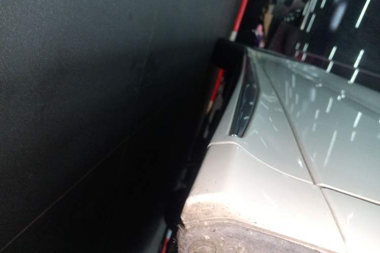 Used Toyota Alphard 2023 Dual-Motor 2.5L Premium Golden Edition Right Side Sill