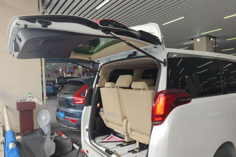 Used Toyota Alphard 2023 Dual-Motor 2.5L Premium Golden Edition Trunk