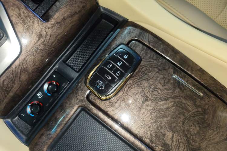 Used Toyota Alphard 2023 Dual-Motor 2.5L Premium Golden Edition Vehicle Key