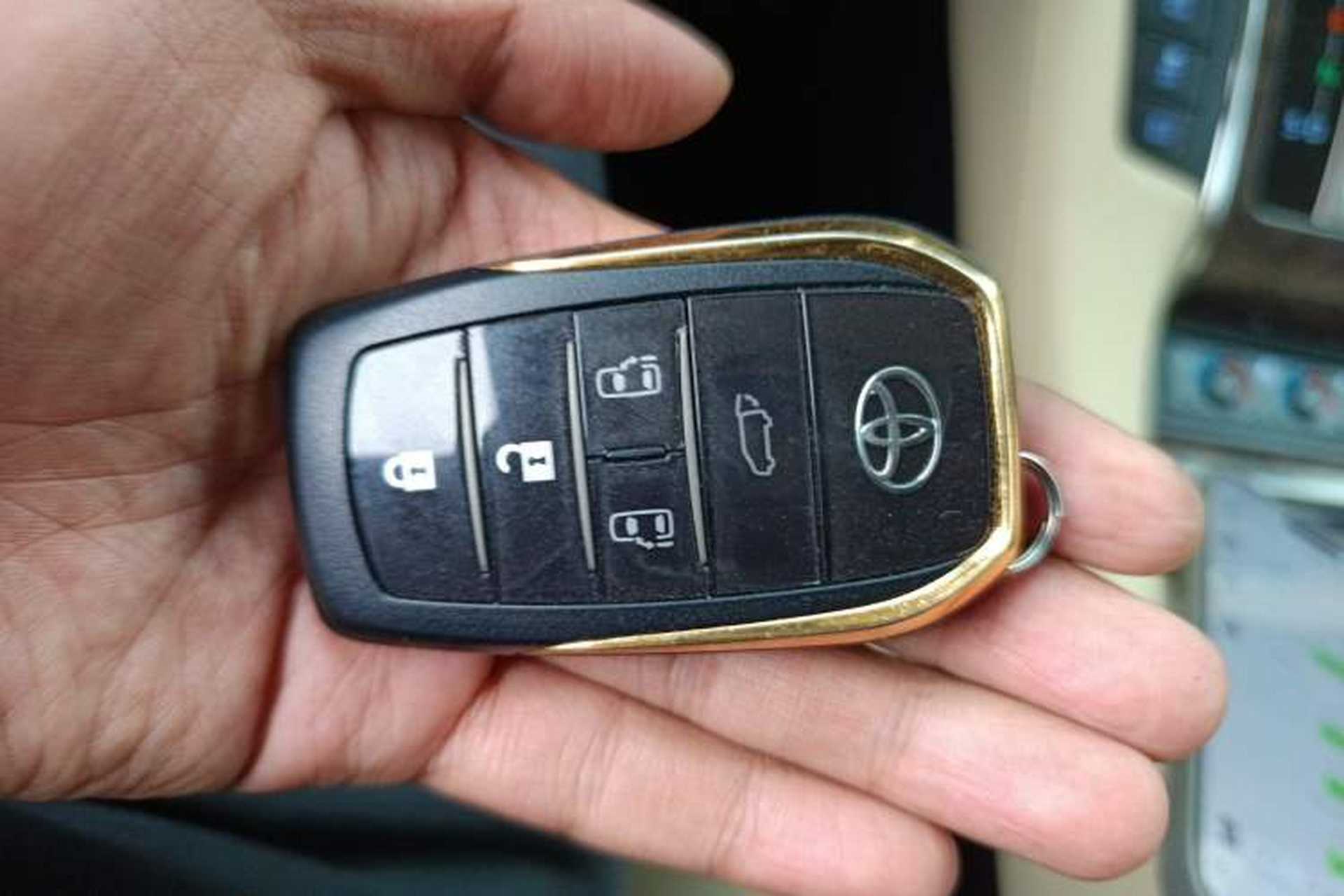 Used Toyota Alphard 2023 Dual-Motor 2.5L Premium Golden Edition Vehicle Key