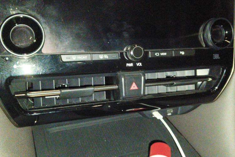 Used Toyota Alphard 2024 Dual-Engine 2.5L Deluxe Edition Audio And AC Panel