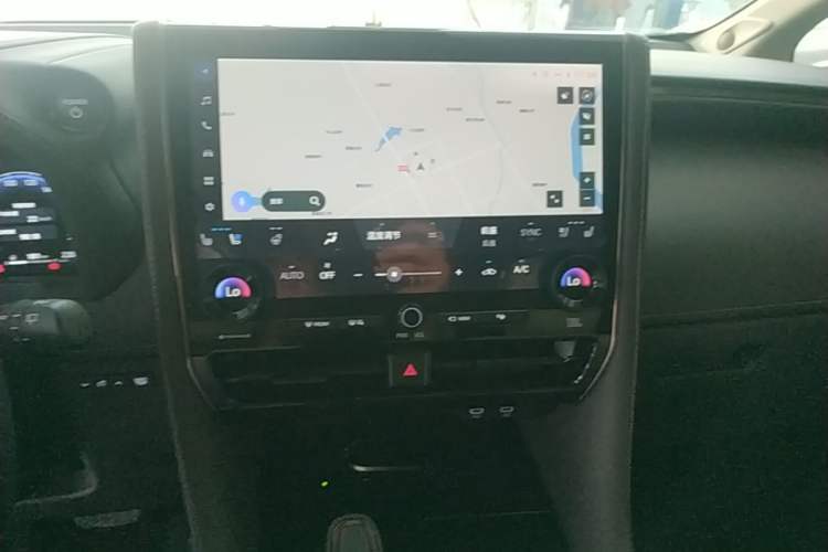 Used Toyota Alphard 2024 Dual-Engine 2.5L Deluxe Edition Audio And AC Panel