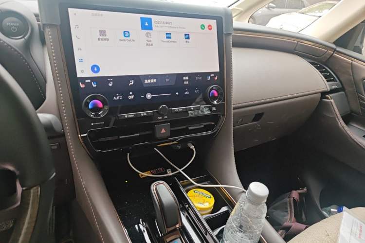 Used Toyota Alphard 2024 Dual-Engine 2.5L Deluxe Edition Audio And AC Panel