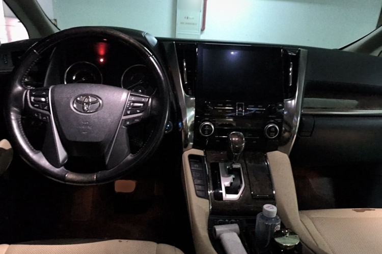 Used Toyota Alphard 2024 Dual-Engine 2.5L Prestige Edition Center Console