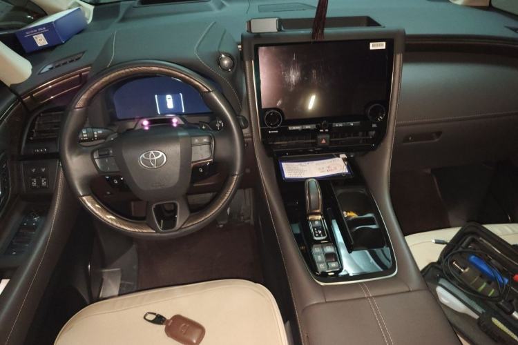 Used Toyota Alphard 2024 Dual-Engine 2.5L Deluxe Edition Center Console