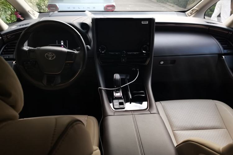 Used Toyota Alphard 2024 Dual-Engine 2.5L Deluxe Edition Center Console