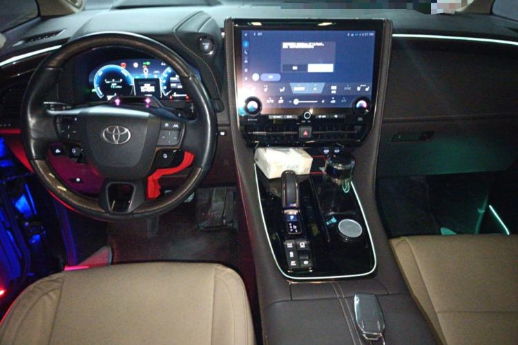 Used Toyota Alphard 2024 Dual-Engine 2.5L Deluxe Edition Center Console