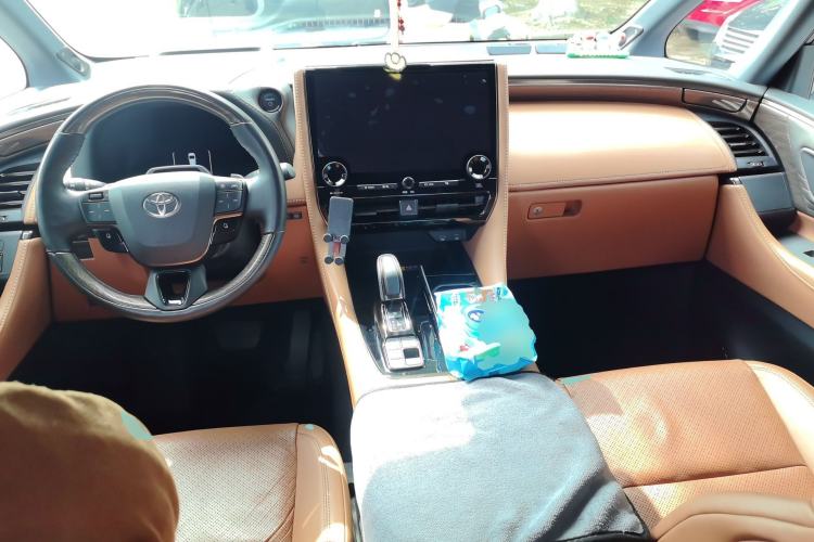 Used Toyota Alphard 2024 Dual-Engine 2.5L Deluxe Edition Center Console