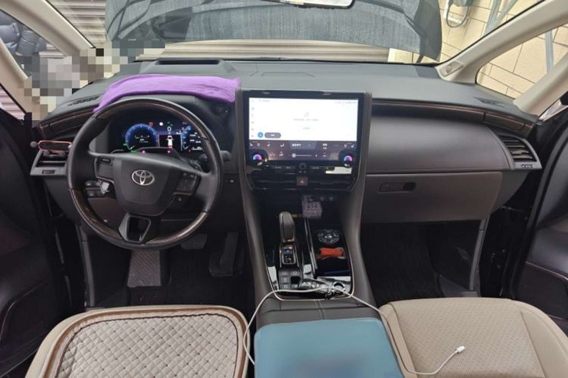 Used Toyota Alphard 2024 Dual-Engine 2.5L Deluxe Edition Center Console
