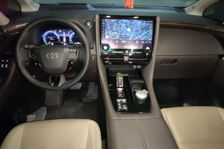 Used Toyota Alphard 2024 Dual-Engine 2.5L Deluxe Edition Center Console