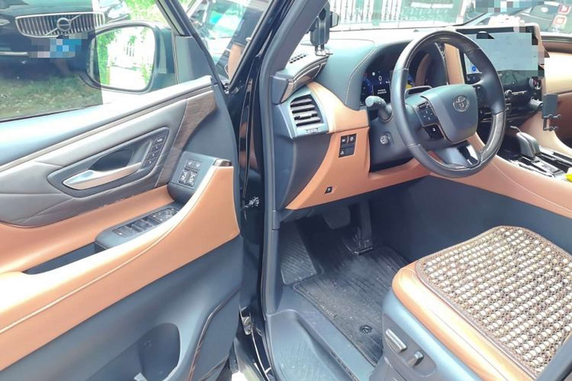 Used Toyota Alphard 2024 Dual-Engine 2.5L Deluxe Edition Driver Seat