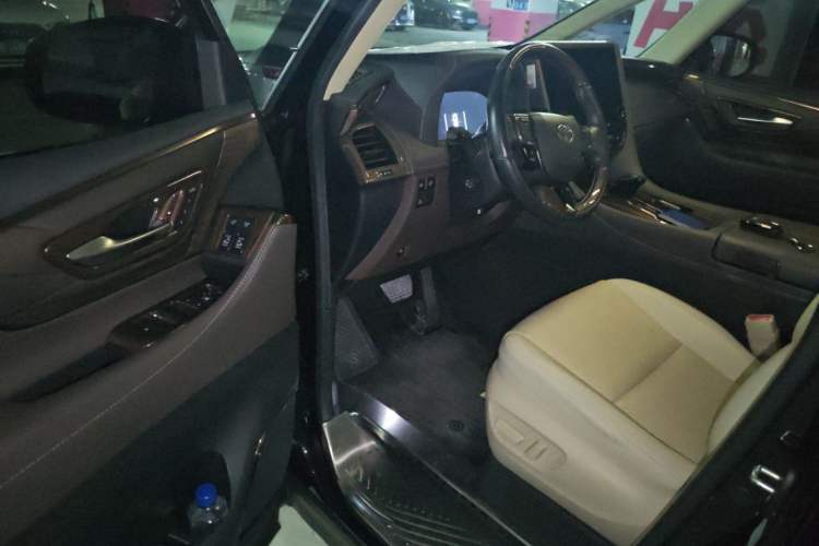 Used Toyota Alphard 2024 Dual-Engine 2.5L Deluxe Edition Driver Seat