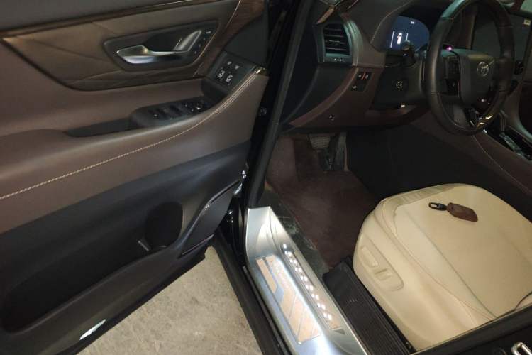 Used Toyota Alphard 2024 Dual-Engine 2.5L Deluxe Edition Driver Seat