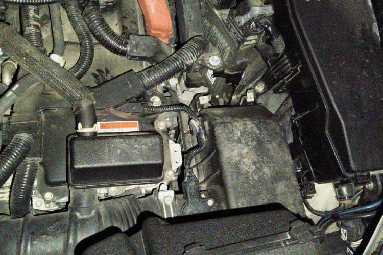 Used Toyota Alphard 2024 Dual-Engine 2.5L Deluxe Edition Engine Bay Left