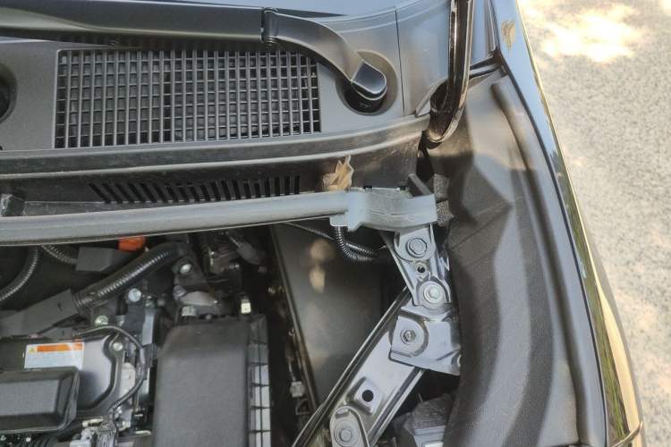 Used Toyota Alphard 2024 Dual-Engine 2.5L Deluxe Edition Engine Bay Left